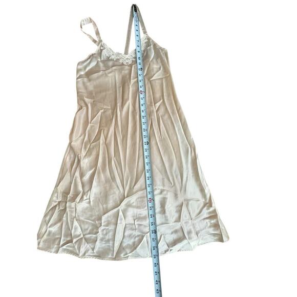 Vanity Fair Women's Beige V-Neckline Sleeveless Nightgown Size 32 - Picture 3 of 8
